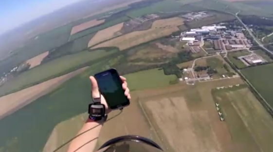 Man attempts to play Pokemon while skydiving Langhub.com เรียนภาษาอังกฤษจากข่าว Man attempts to play Pokemon while skydiving Langhub.com เรียนภาษาอังกฤษจากข่าว