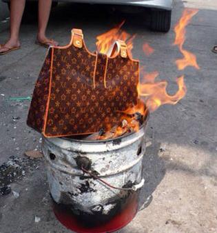  ancestor worship on Chinese new year สำนวนภาษาอังกฤษ  