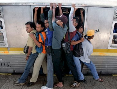  Packed in like sardines สำนวนภาษาอังกฤษ  